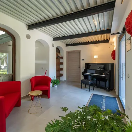 Hotel Boutique Palazzo Donna Iulia 3*